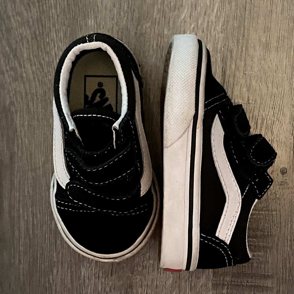 Old Skool Toddler Black and White Vans